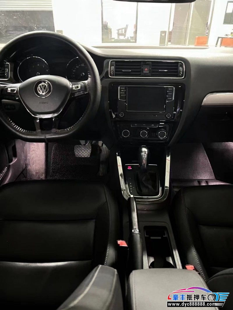 17年大众速腾轿车抵押车出售