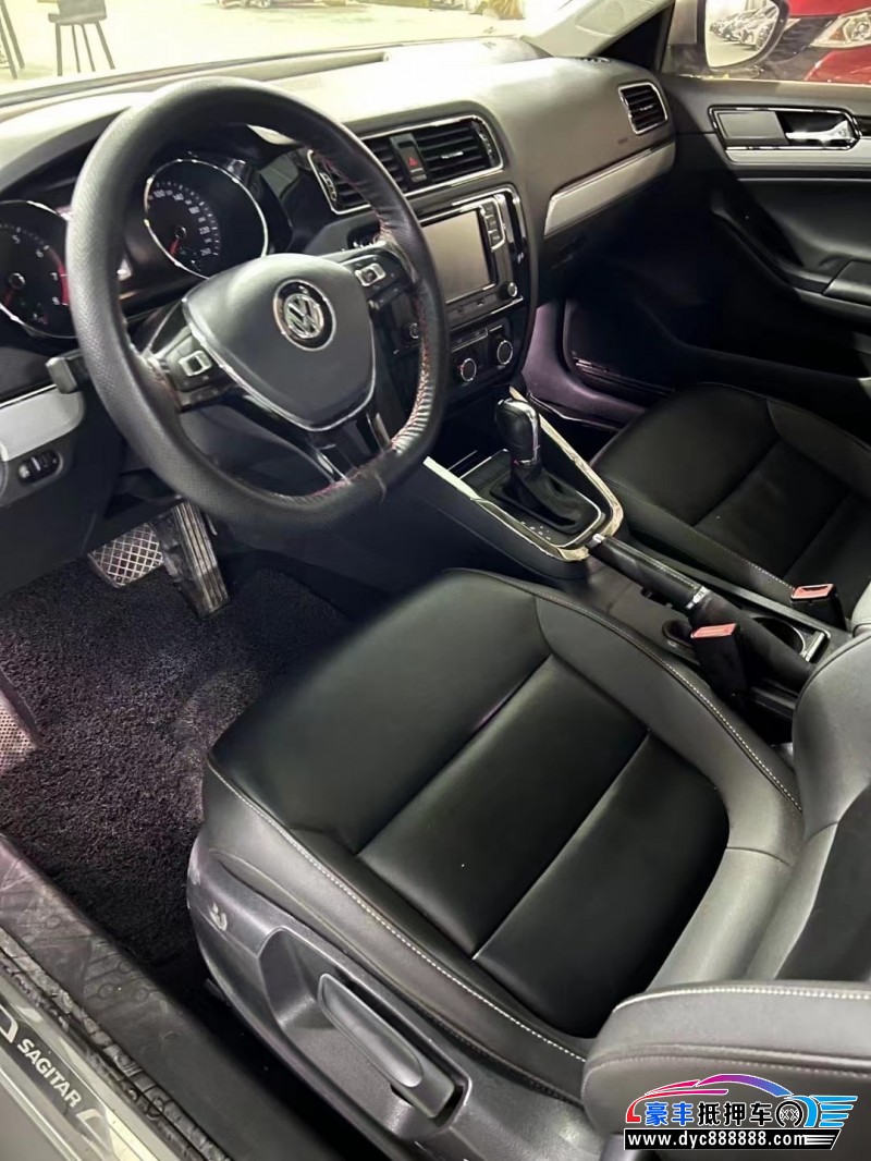 17年大众速腾轿车抵押车出售