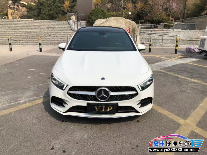 19年奔驰A轿车抵押车出售