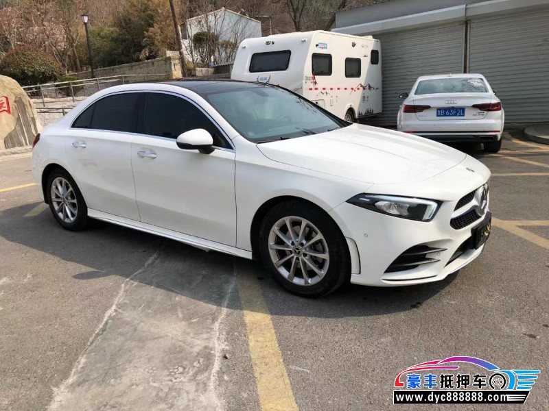 19年奔驰A轿车抵押车出售