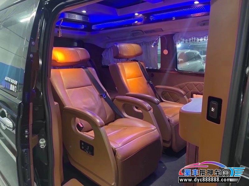 14年奔驰威霆轿车抵押车出售