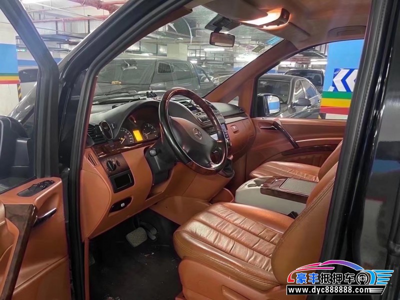 14年奔驰威霆轿车抵押车出售