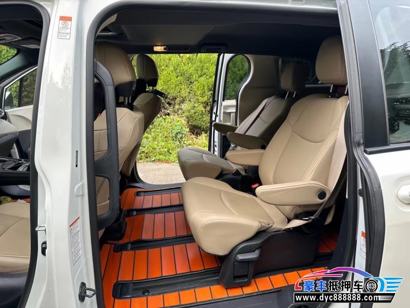 21年丰田塞纳轿车抵押车出售