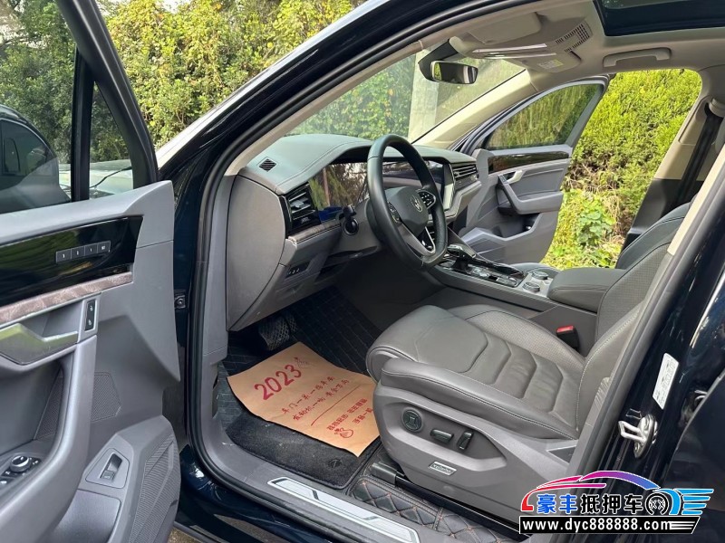 21年大众途锐轿车抵押车出售