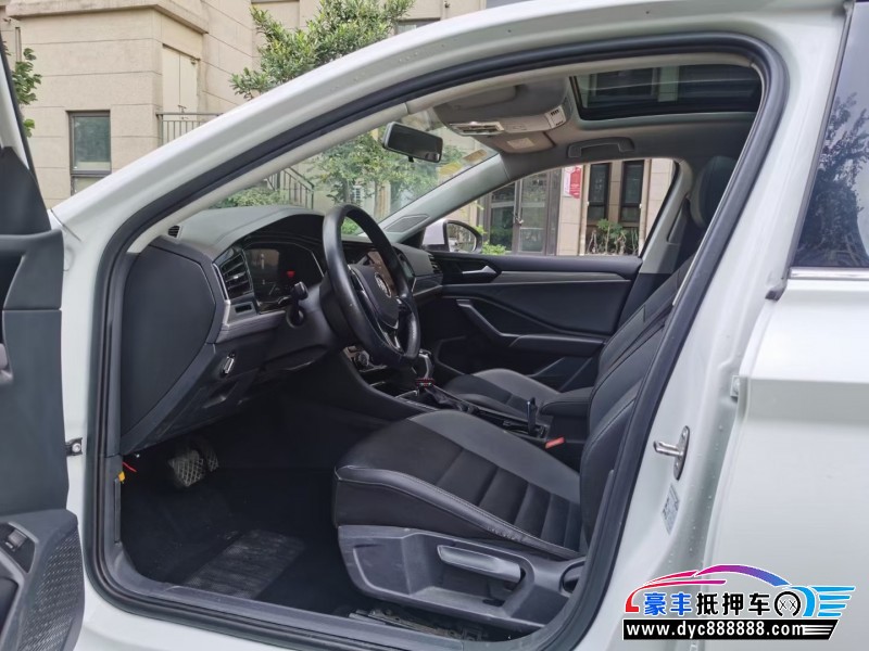 21年大众速腾轿车抵押车出售