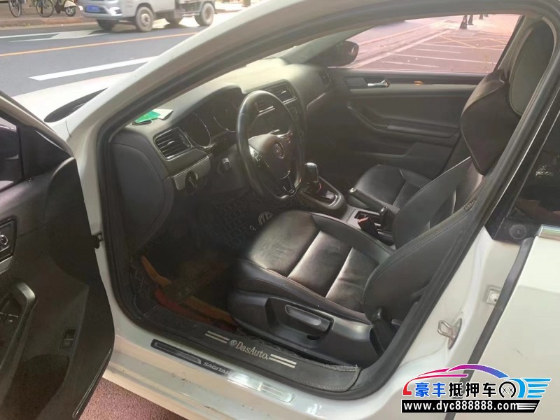 18年大众速腾轿车抵押车出售