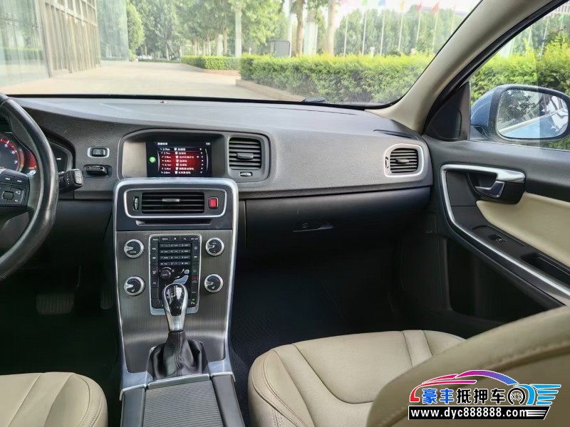 15年沃尔沃V60轿车抵押车出售