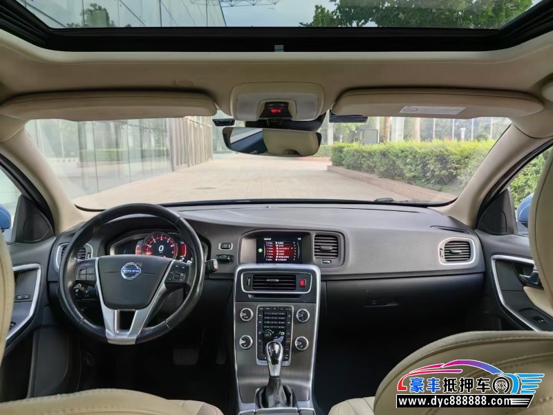 15年沃尔沃V60轿车抵押车出售