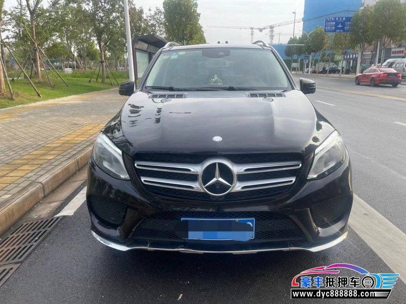 17年奔驰GLE轿车抵押车出售