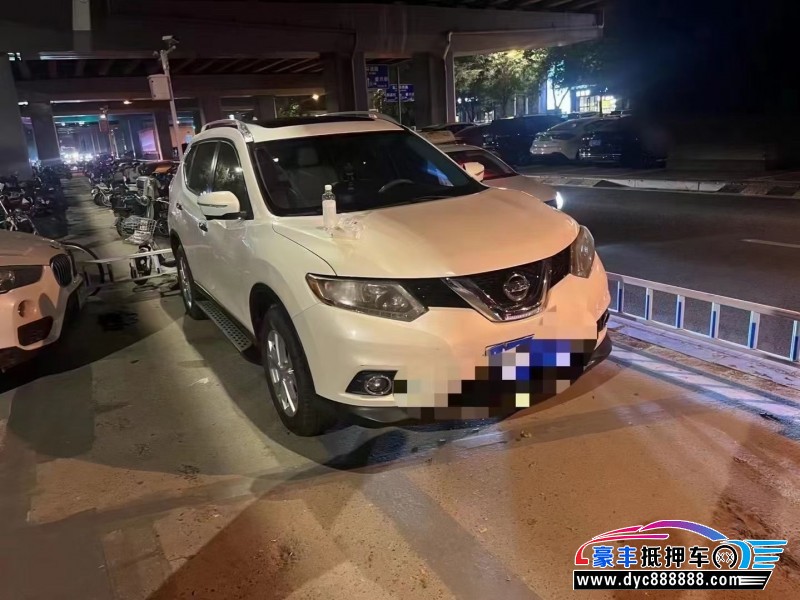 14年日产奇骏轿车抵押车出售