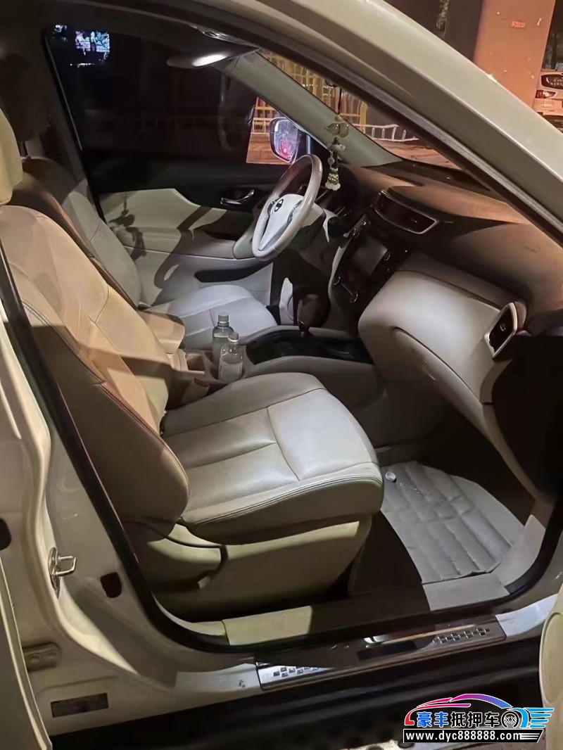 14年日产奇骏轿车抵押车出售