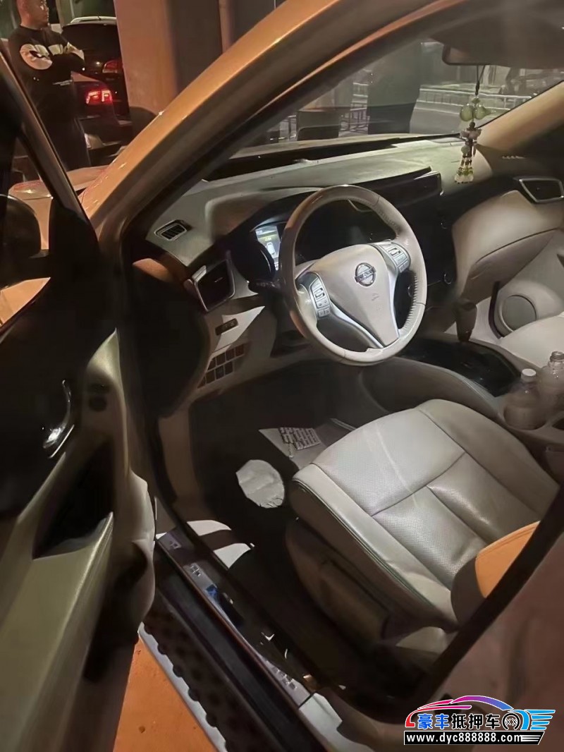 14年日产奇骏轿车抵押车出售