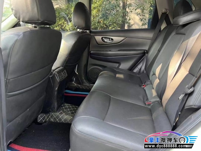 14年日产奇骏轿车抵押车出售