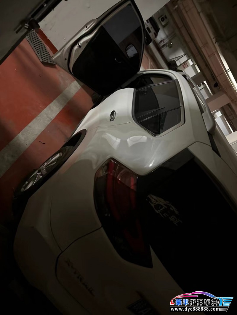 17年日产奇骏轿车抵押车出售