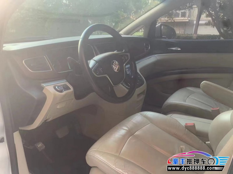 17年别克GL8轿车抵押车出售