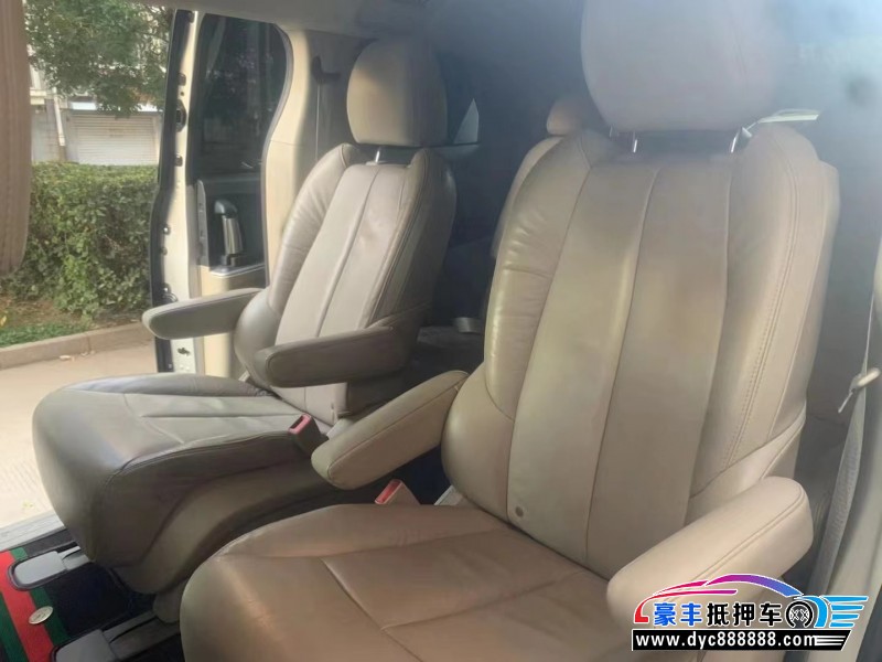 17年别克GL8轿车抵押车出售