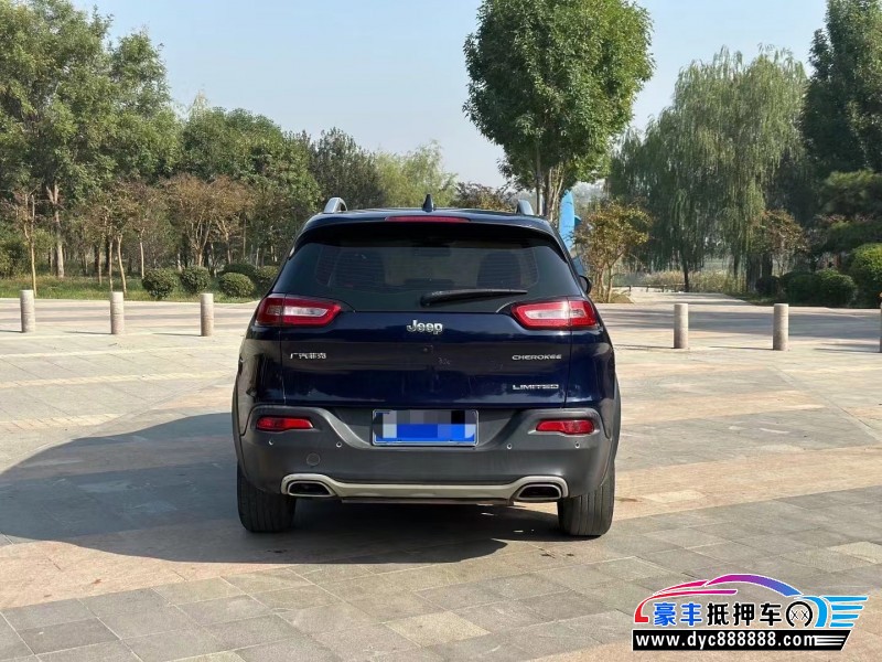 18年Jeep自由光轿车抵押车出售