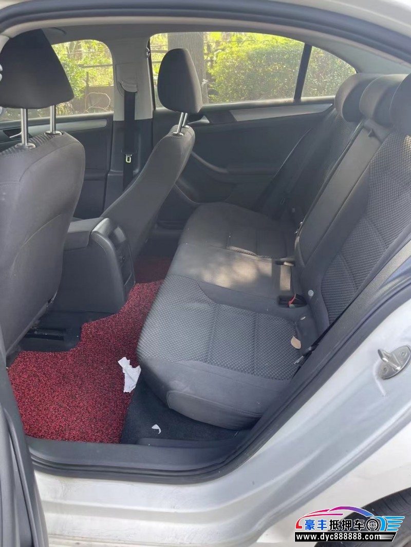 14年大众速腾轿车抵押车出售