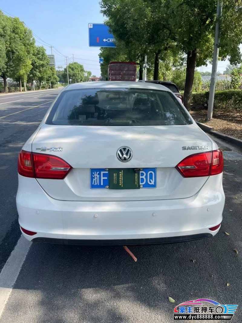 14年大众速腾轿车抵押车出售