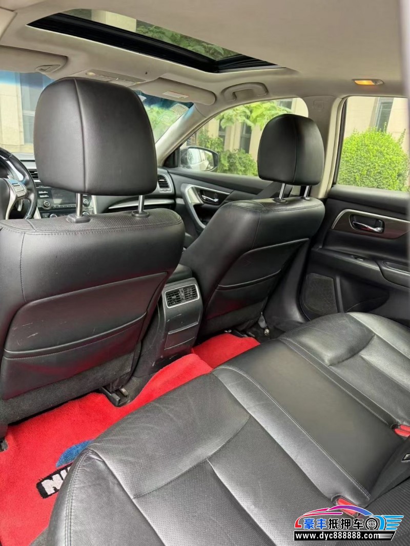 14年日产天籁轿车抵押车出售