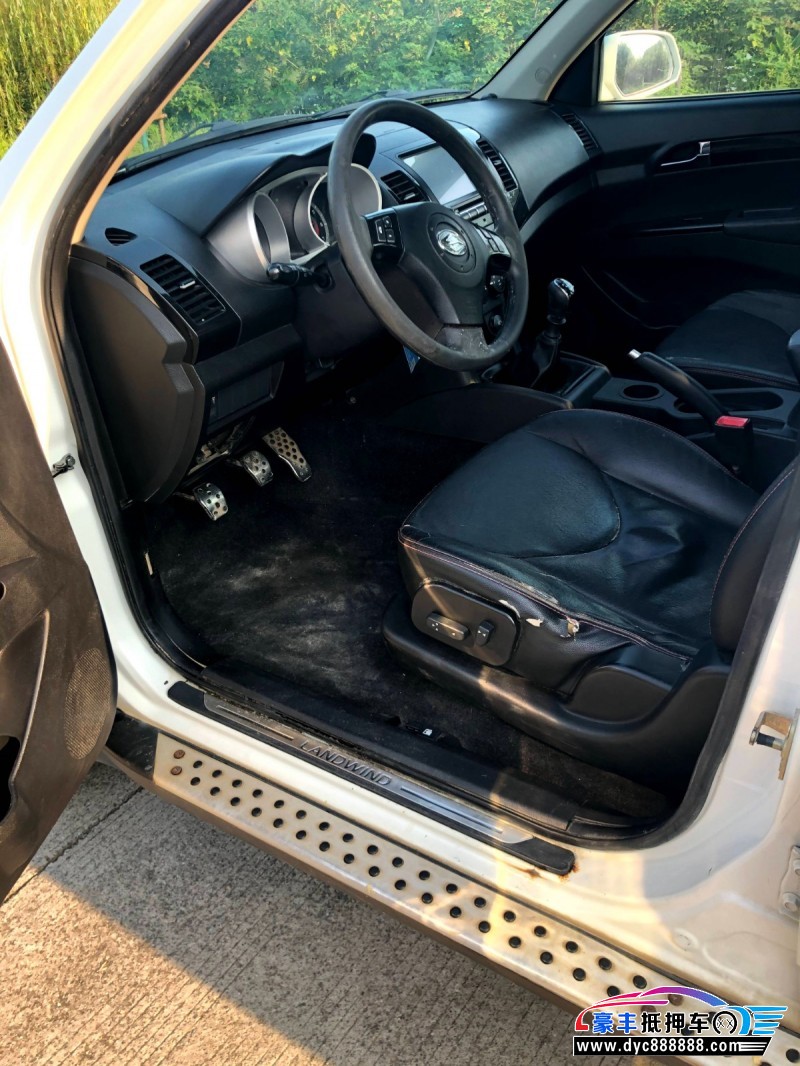 14年陆风X8SUV抵押车出售