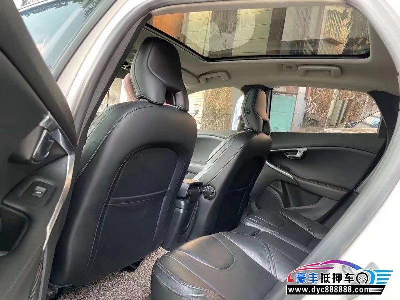 14年沃尔沃V40轿车抵押车出售