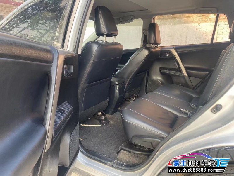 14年丰田RAV4轿车抵押车出售