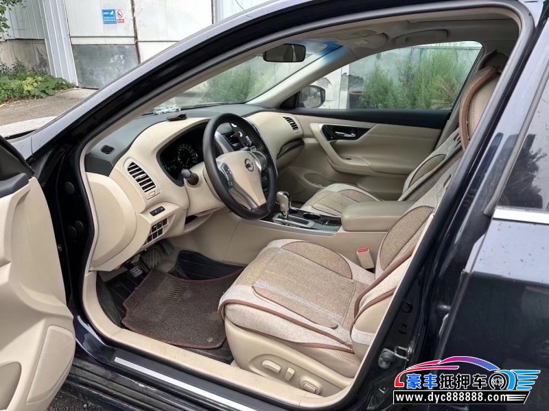 15年日产天籁轿车抵押车出售