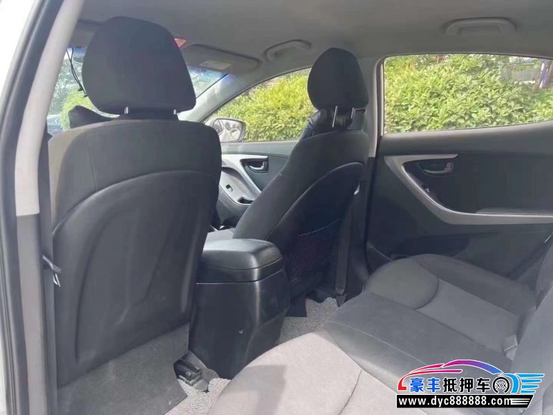 18年现代朗动轿车抵押车出售