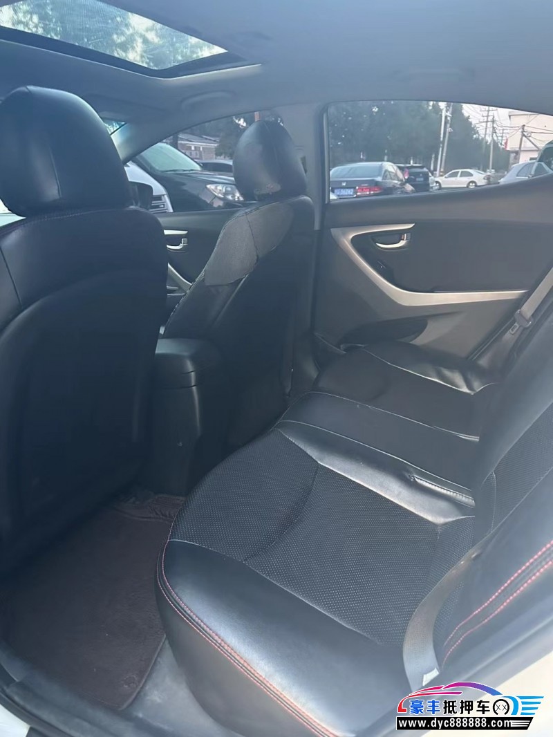 16年现代朗动轿车抵押车出售