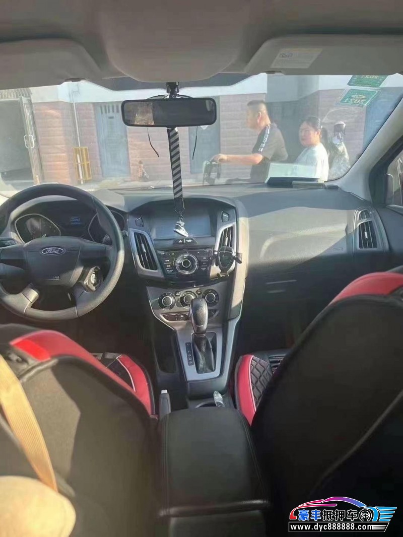 15年福特福克斯轿车抵押车出售