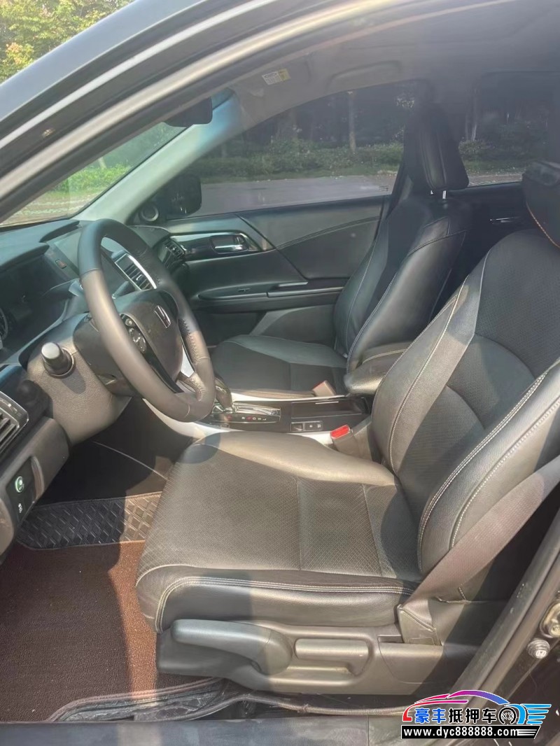 16年本田雅阁轿车抵押车出售