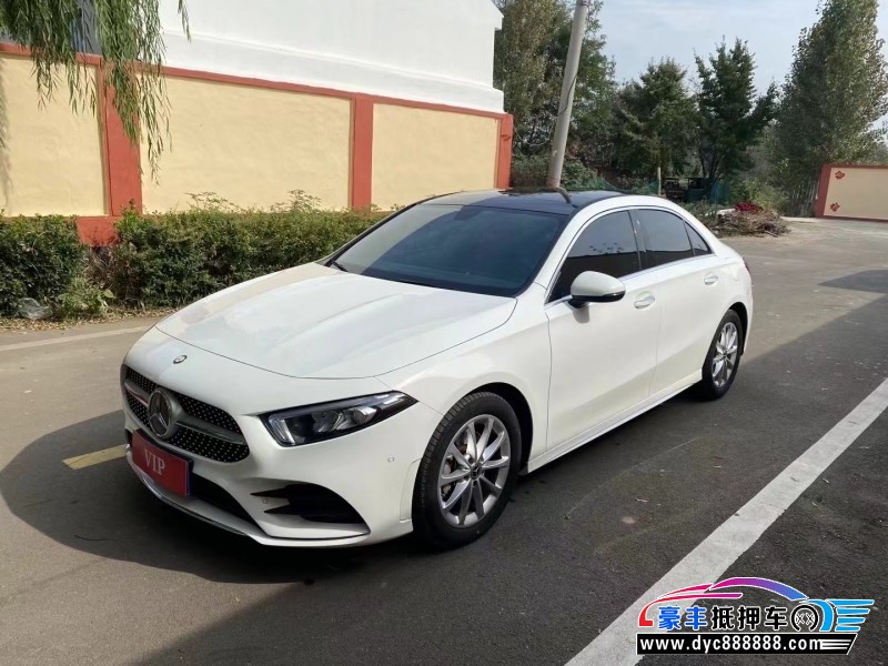 22年奔驰A轿车抵押车出售
