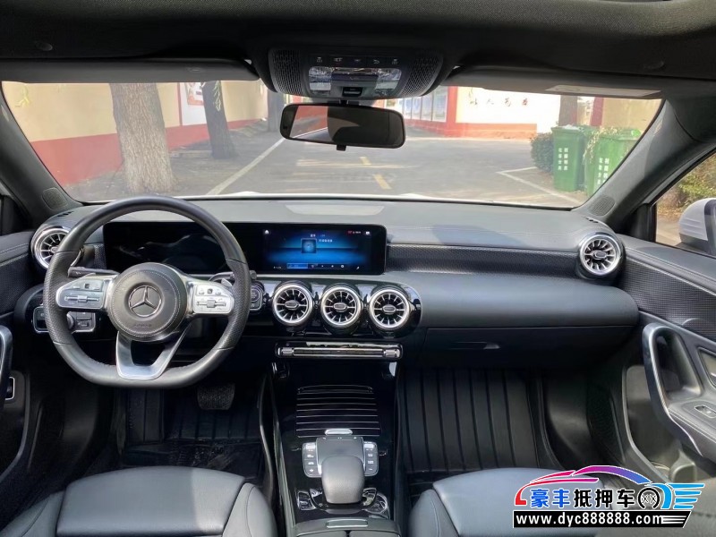 22年奔驰A轿车抵押车出售