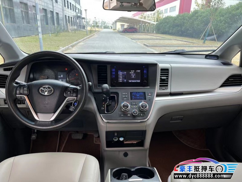 17年丰田塞纳轿车抵押车出售