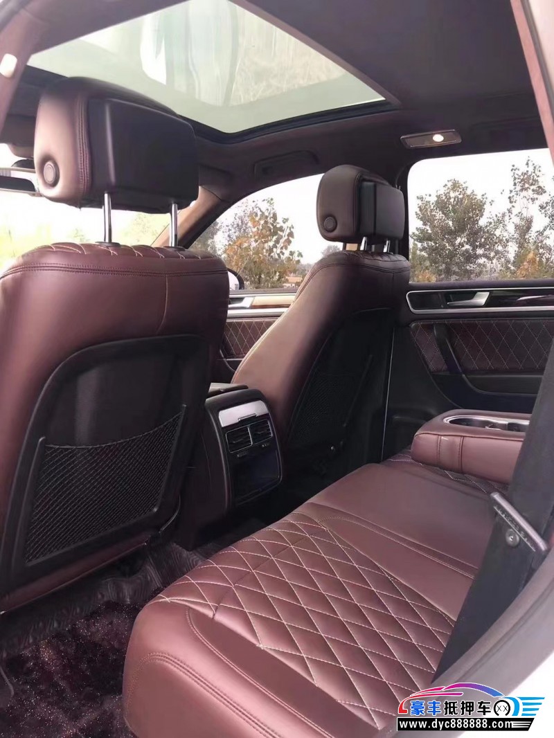 15年大众途锐轿车抵押车出售