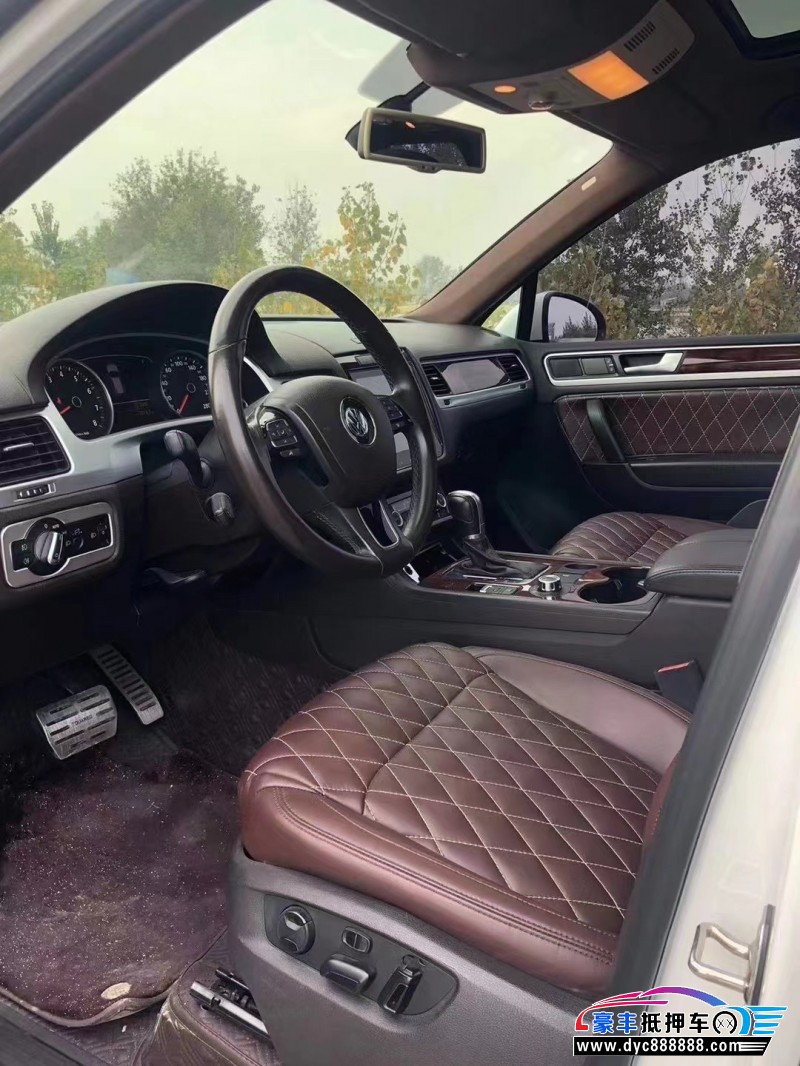 15年大众途锐轿车抵押车出售