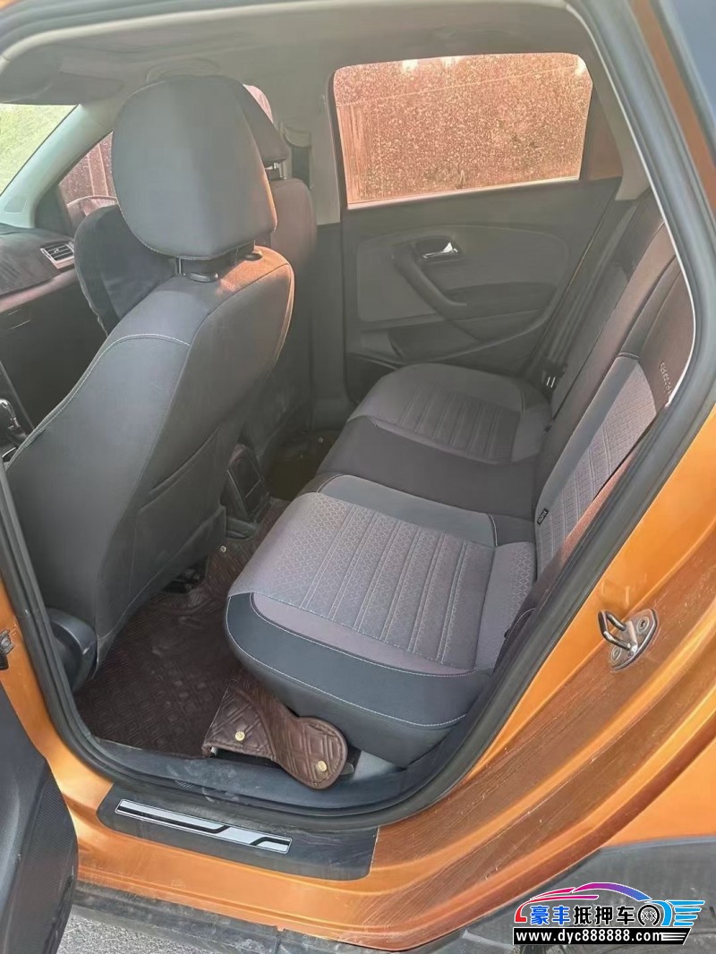 15年大众polo轿车抵押车出售