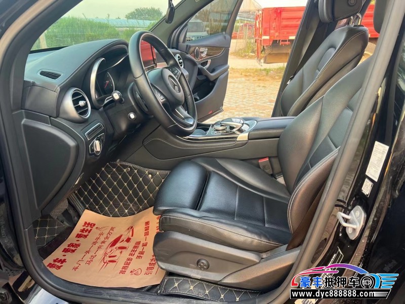 18年奔驰GLC轿车抵押车出售