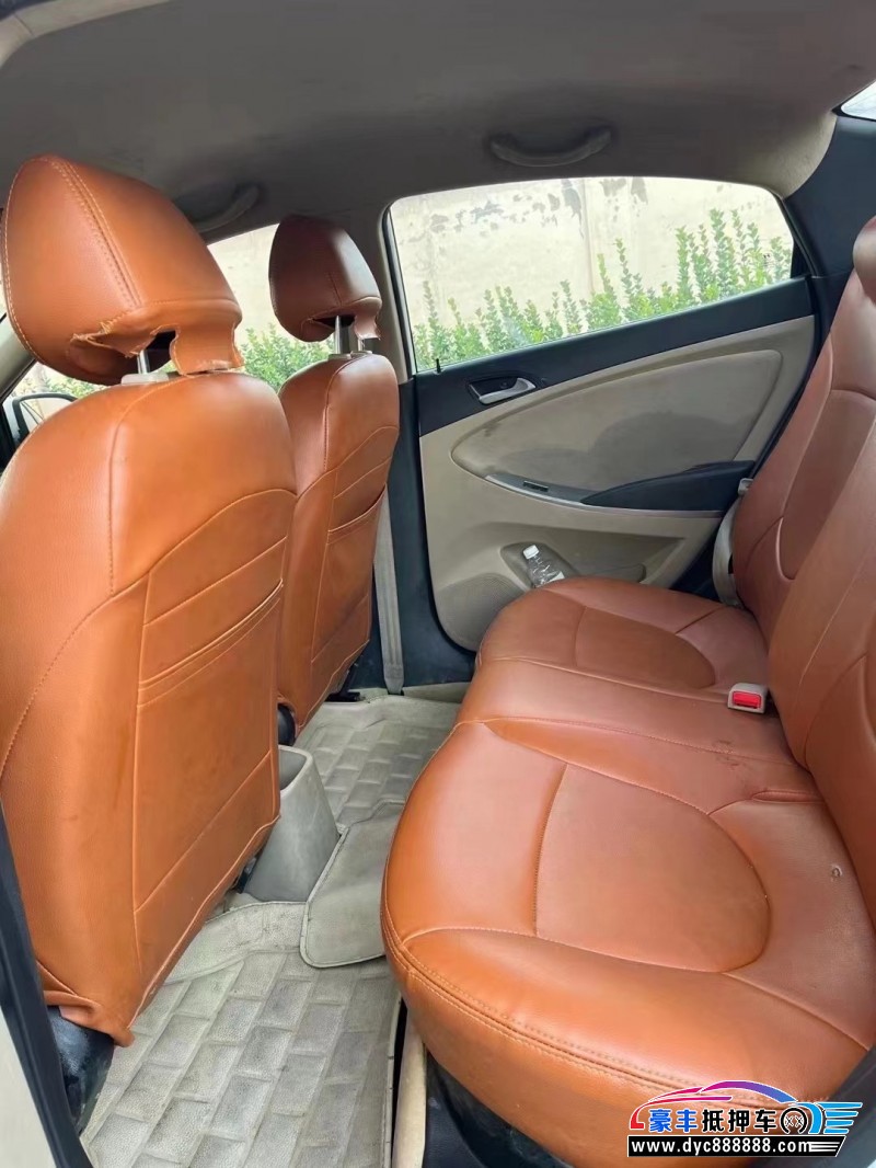 16年现代瑞纳轿车抵押车出售