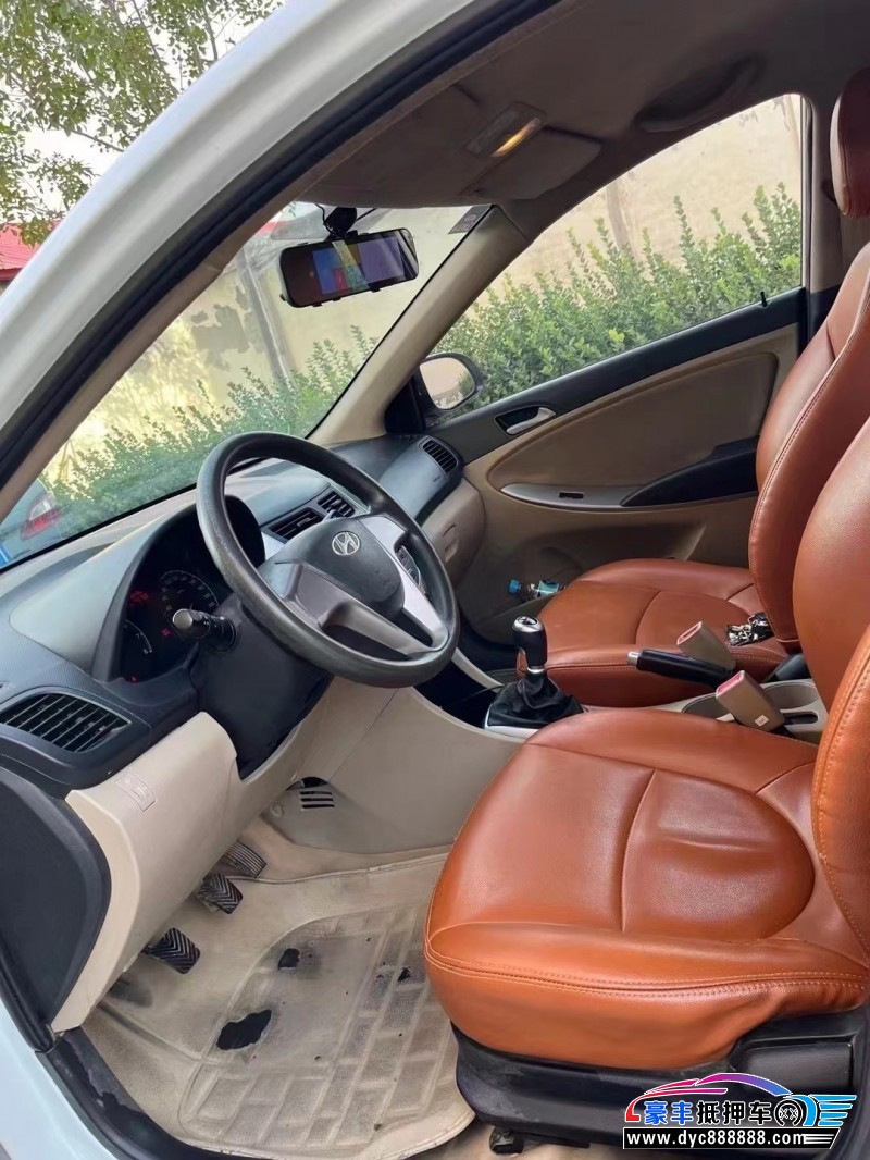 16年现代瑞纳轿车抵押车出售