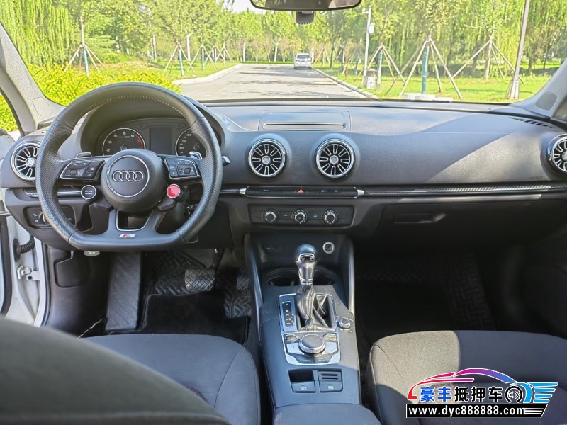 17年奥迪A3轿车抵押车出售