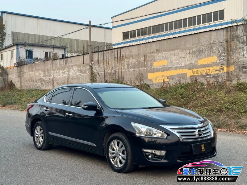 13年日产天籁轿车抵押车出售