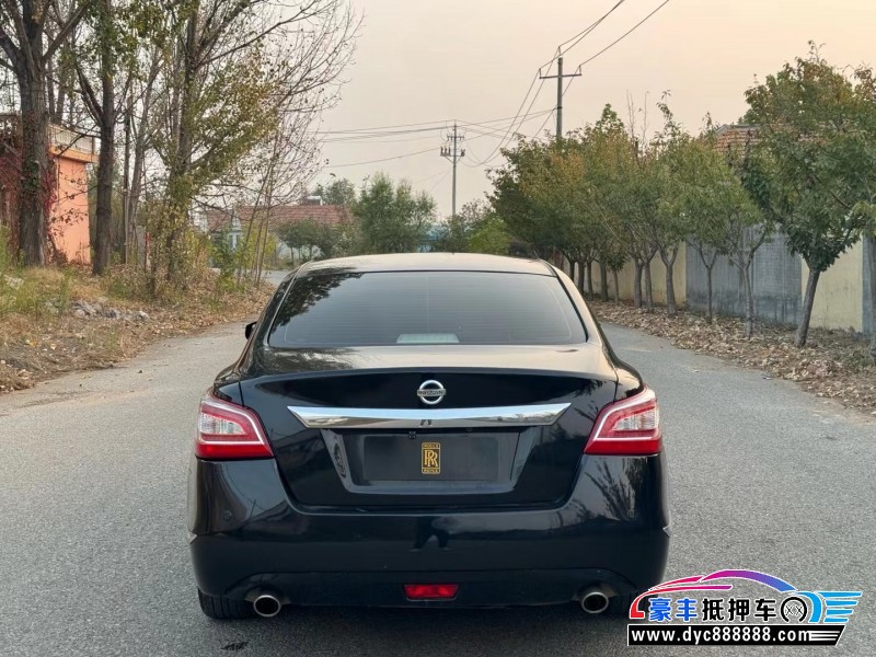 13年日产天籁轿车抵押车出售