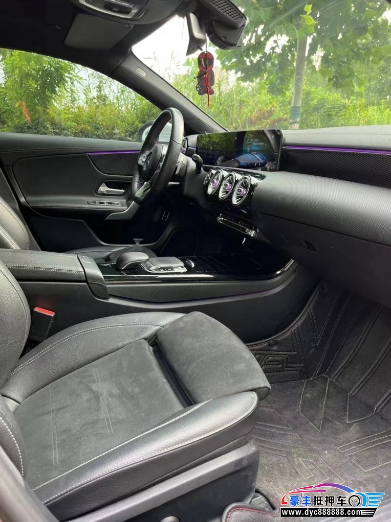 20年奔驰A轿车抵押车出售