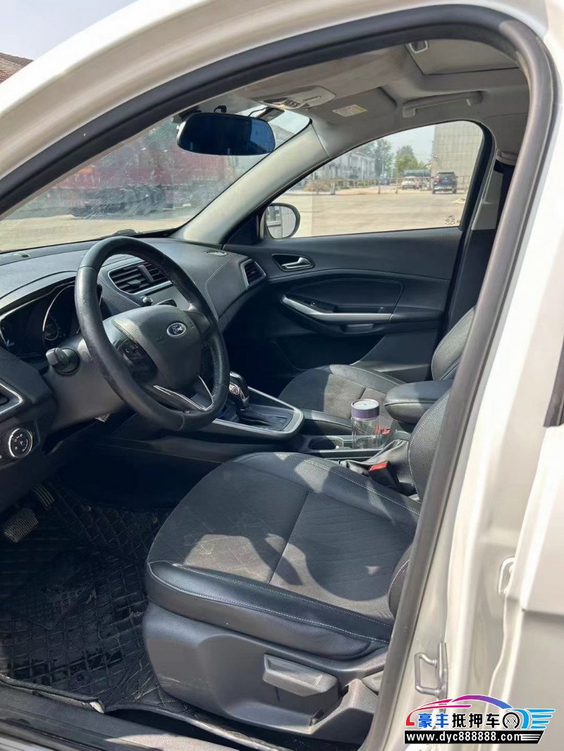 19年福特福睿斯轿车抵押车出售