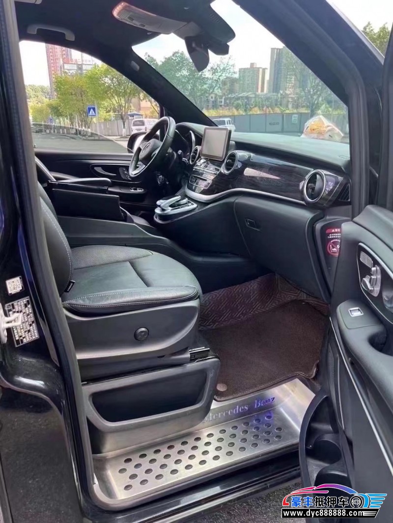 19年奔驰V轿车抵押车出售