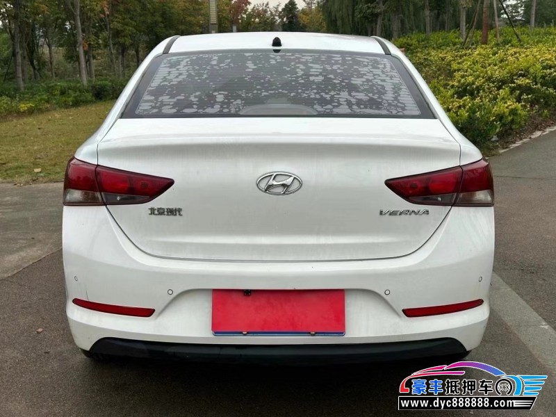 16年现代悦纳轿车抵押车出售