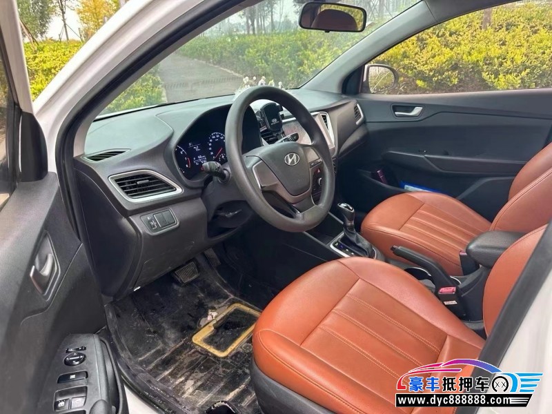 16年现代悦纳轿车抵押车出售