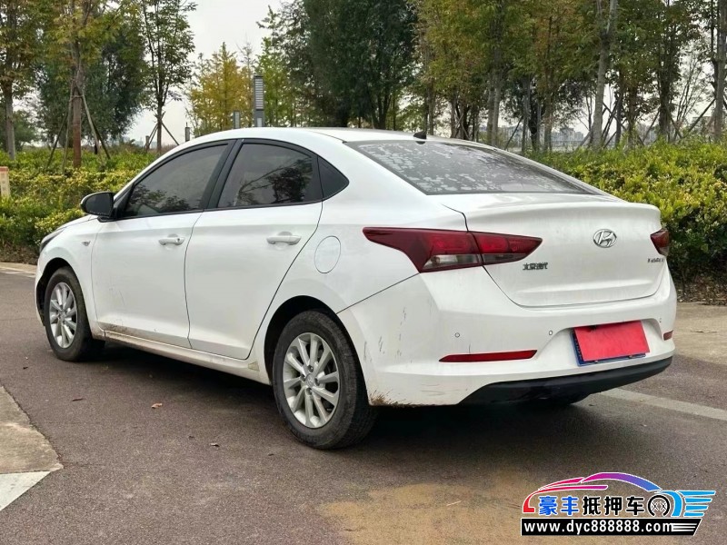 16年现代悦纳轿车抵押车出售